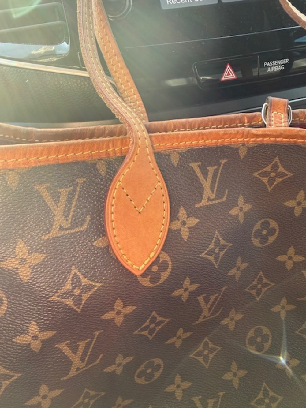 Louis Vuitton Monogram Tote with Natural Vachetta Trim & Fuschia lining inside - Picture 7 of 12